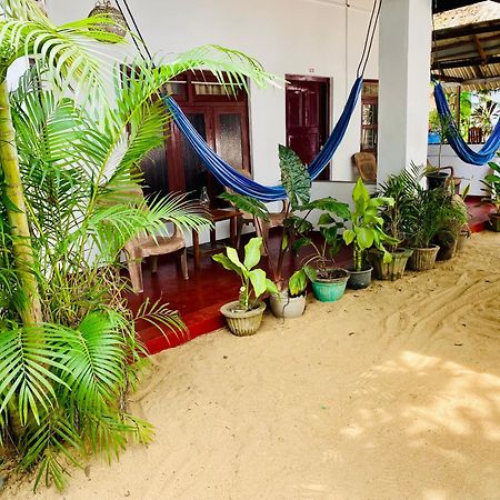 Tropicana Home Stay Arugam Bay Eksteriør billede